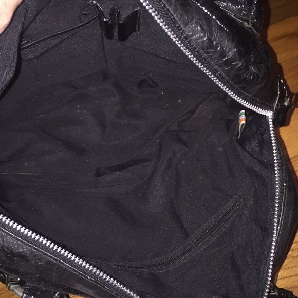 Cache shiny patent handbag with studs - Picture 3 of 3